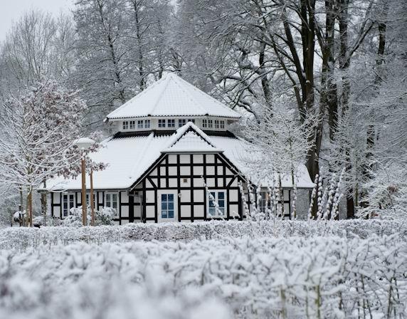 Hochtiedshuus im Winter